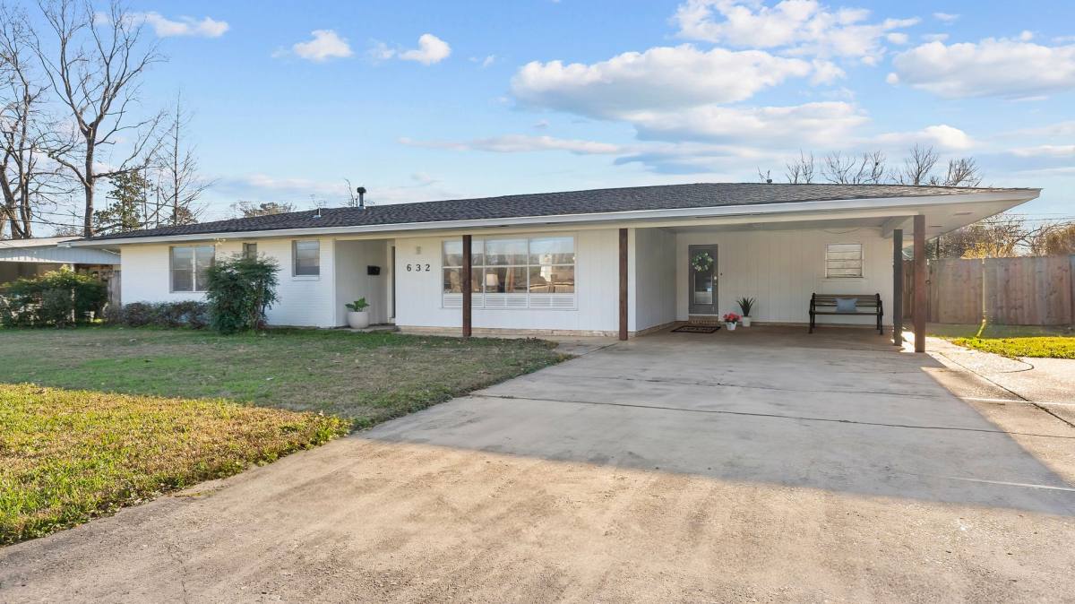 House for rent at 632 Summit Ridge Dr, Baton Rouge, LA 70815