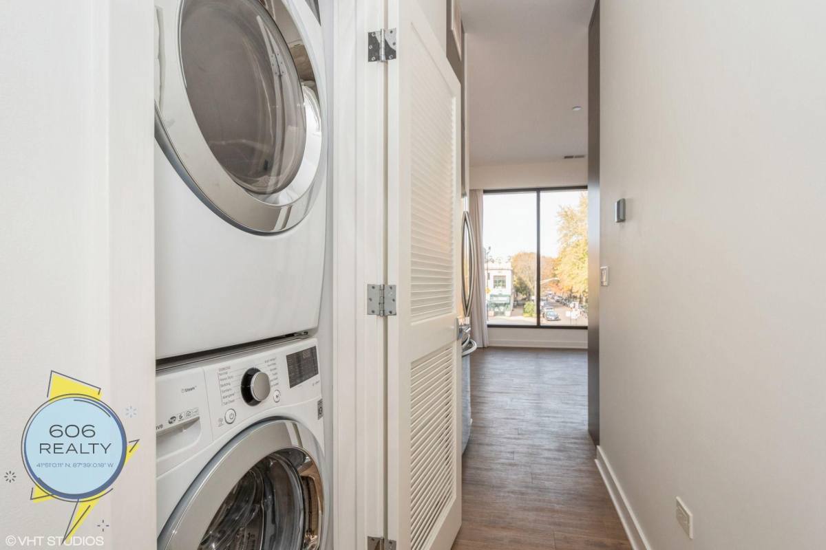 Apartment for rent at 3462 N Lincoln Ave, Chicago, IL 60657