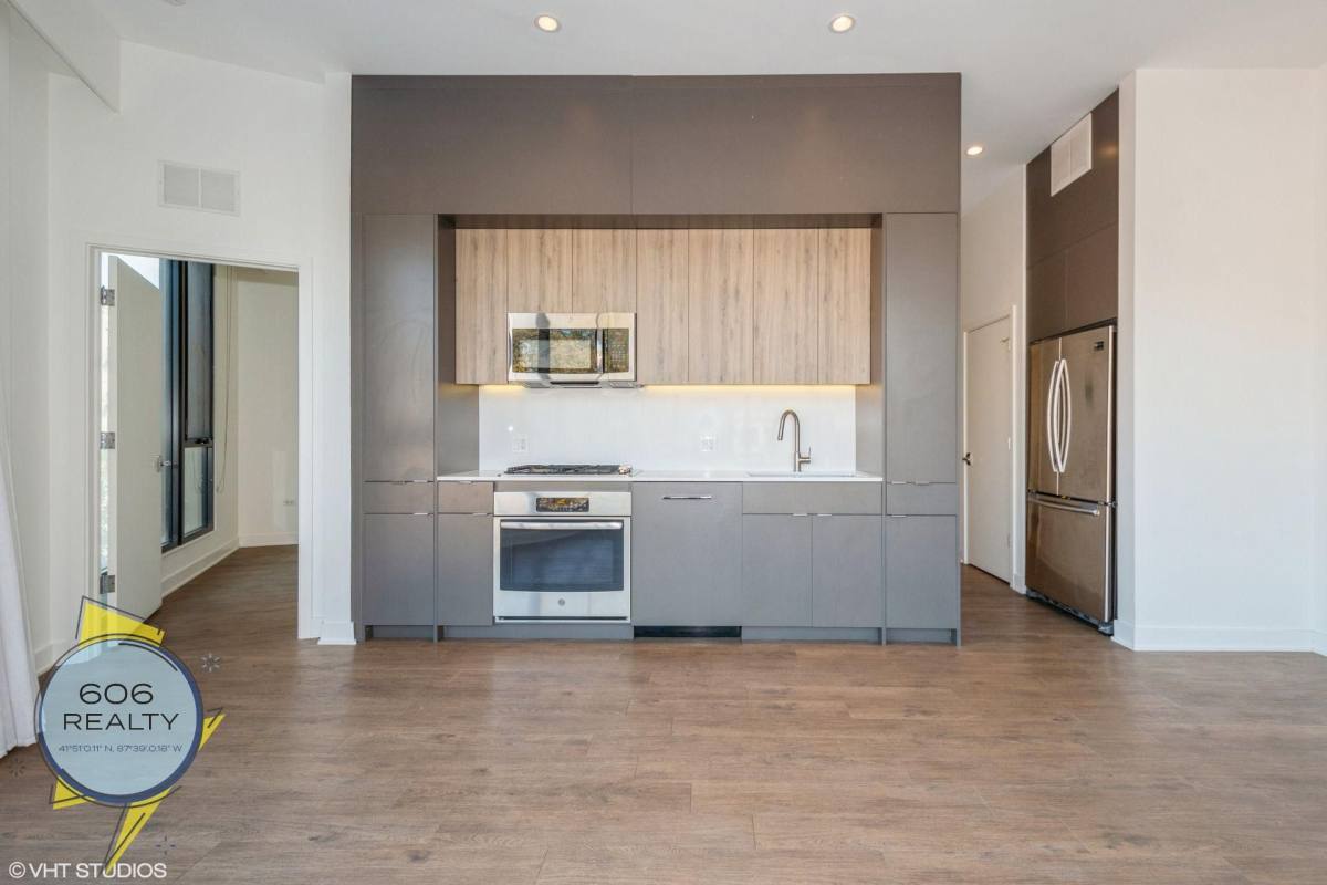 Apartment for rent at 3462 N Lincoln Ave, Chicago, IL 60657