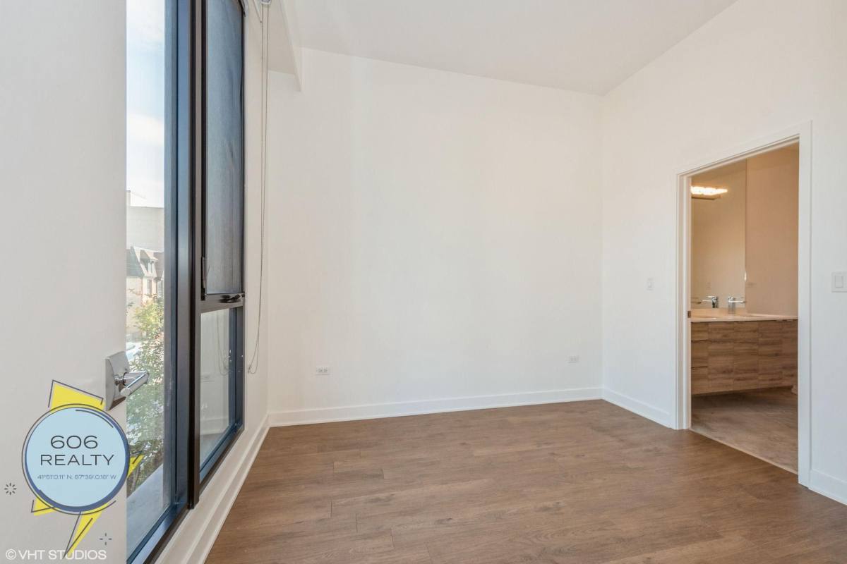 Apartment for rent at 3462 N Lincoln Ave, Chicago, IL 60657