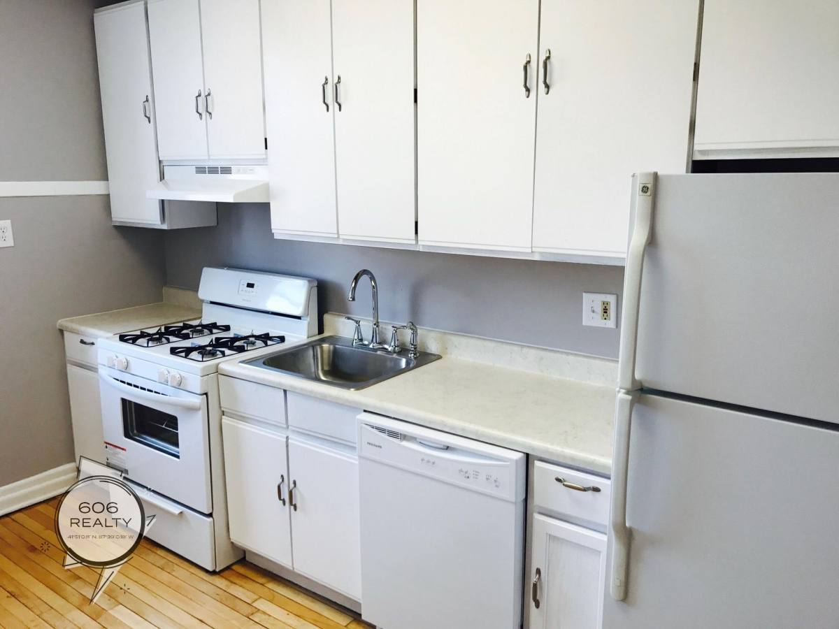 Apartment for rent at 3930 N Keeler Ave, Chicago, IL 60641