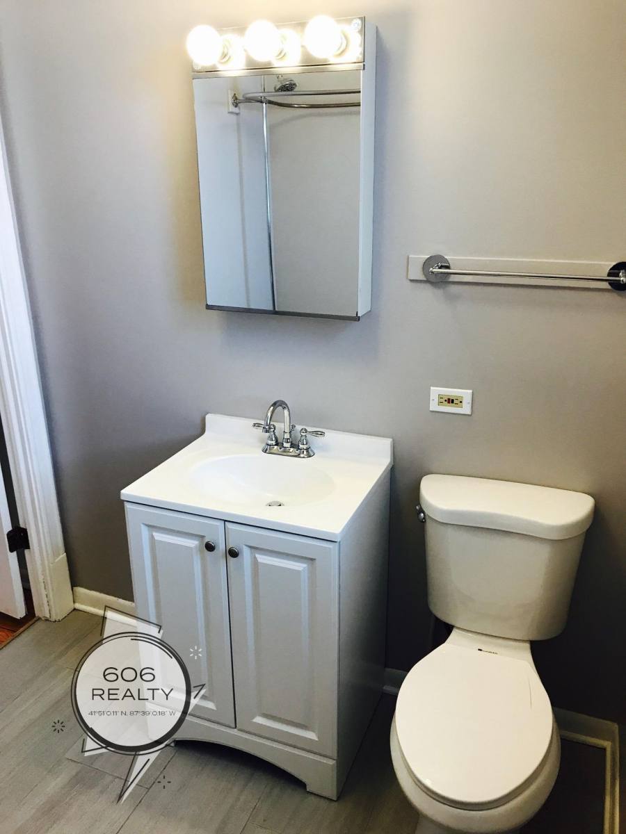 Apartment for rent at 3930 N Keeler Ave, Chicago, IL 60641