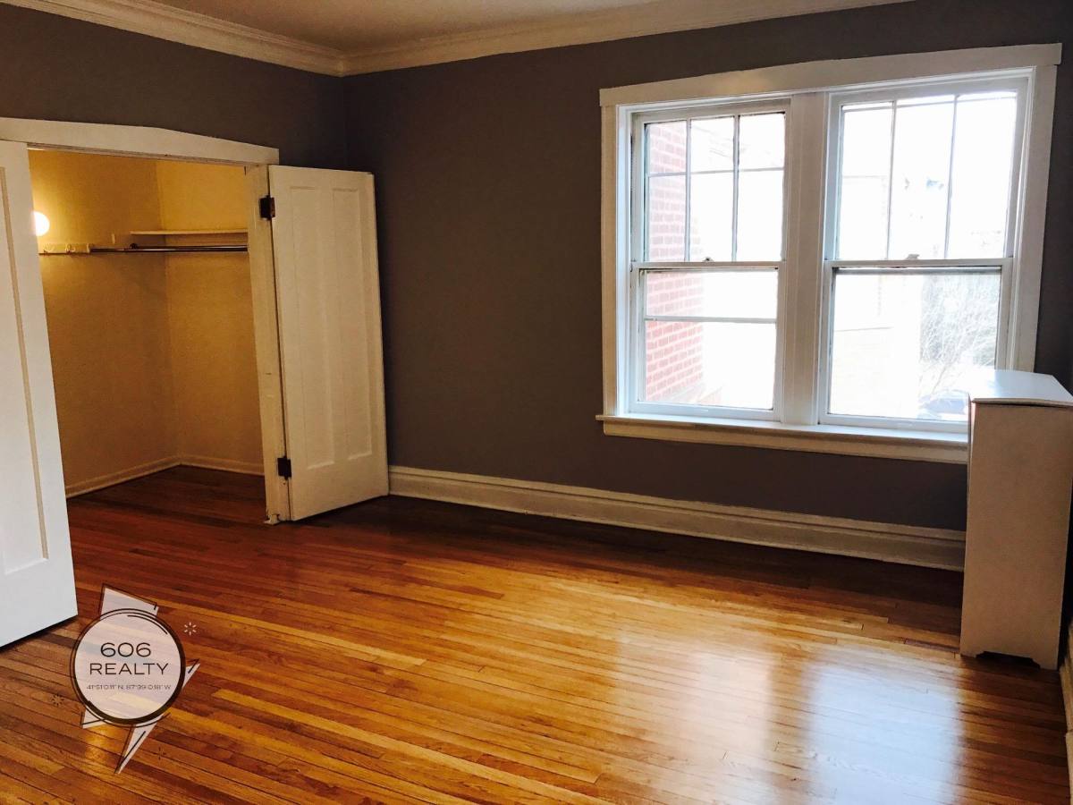 Apartment for rent at 3930 N Keeler Ave, Chicago, IL 60641