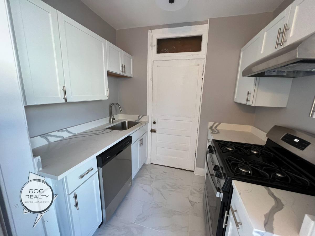 Apartment for rent at 4666 N Spaulding Ave, Chicago, IL 60625