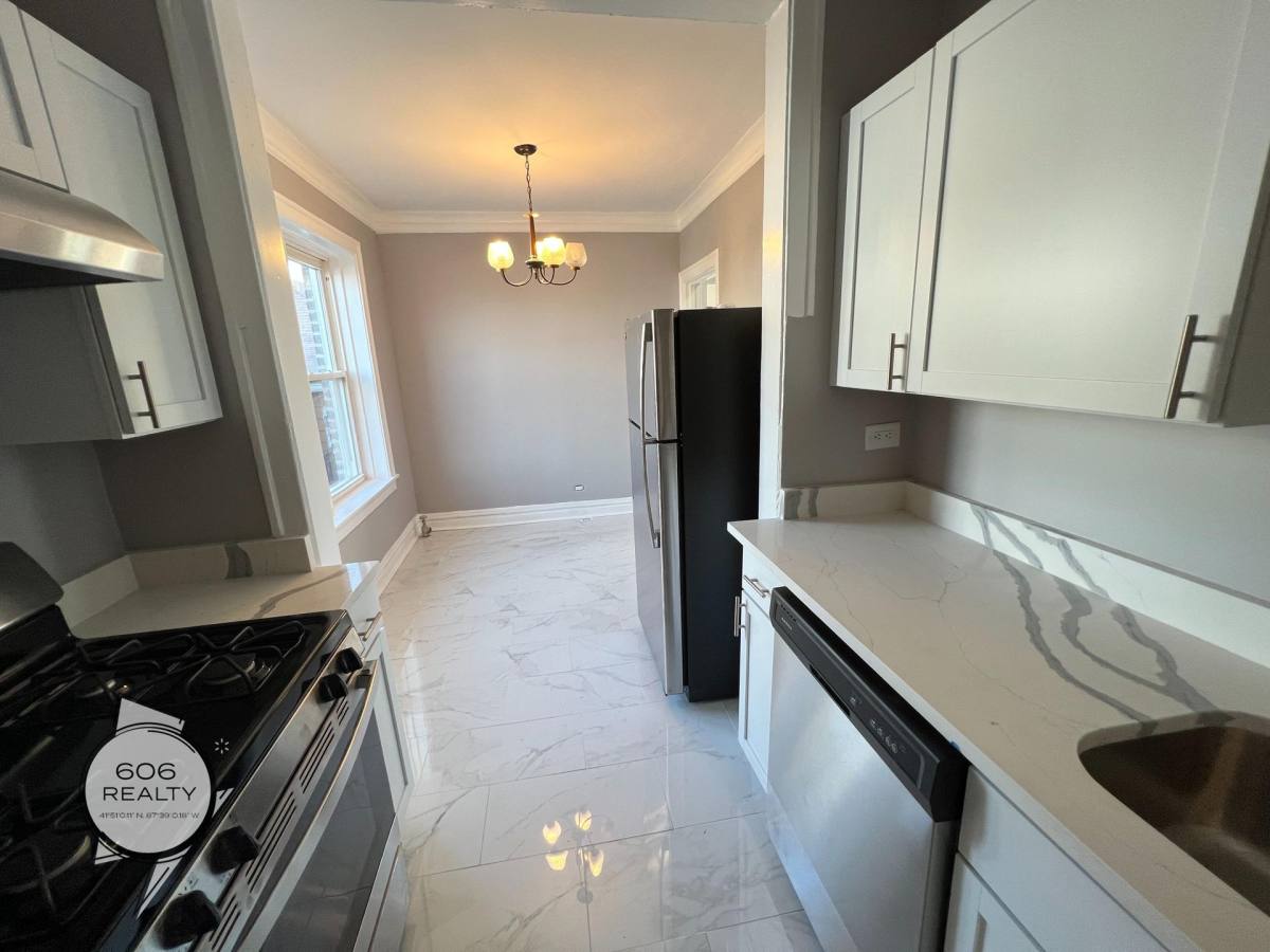 Apartment for rent at 4666 N Spaulding Ave, Chicago, IL 60625