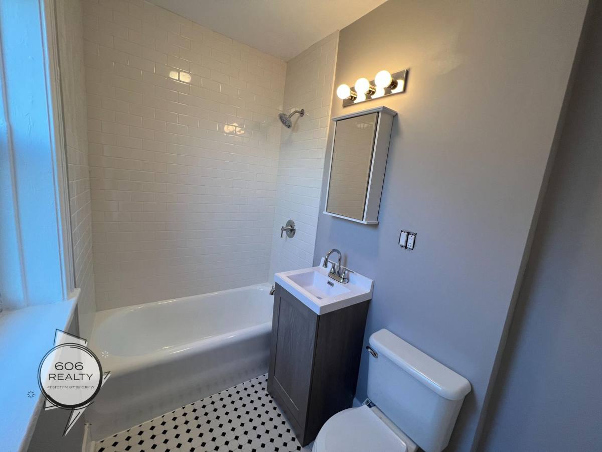 Apartment for rent at 4666 N Spaulding Ave, Chicago, IL 60625