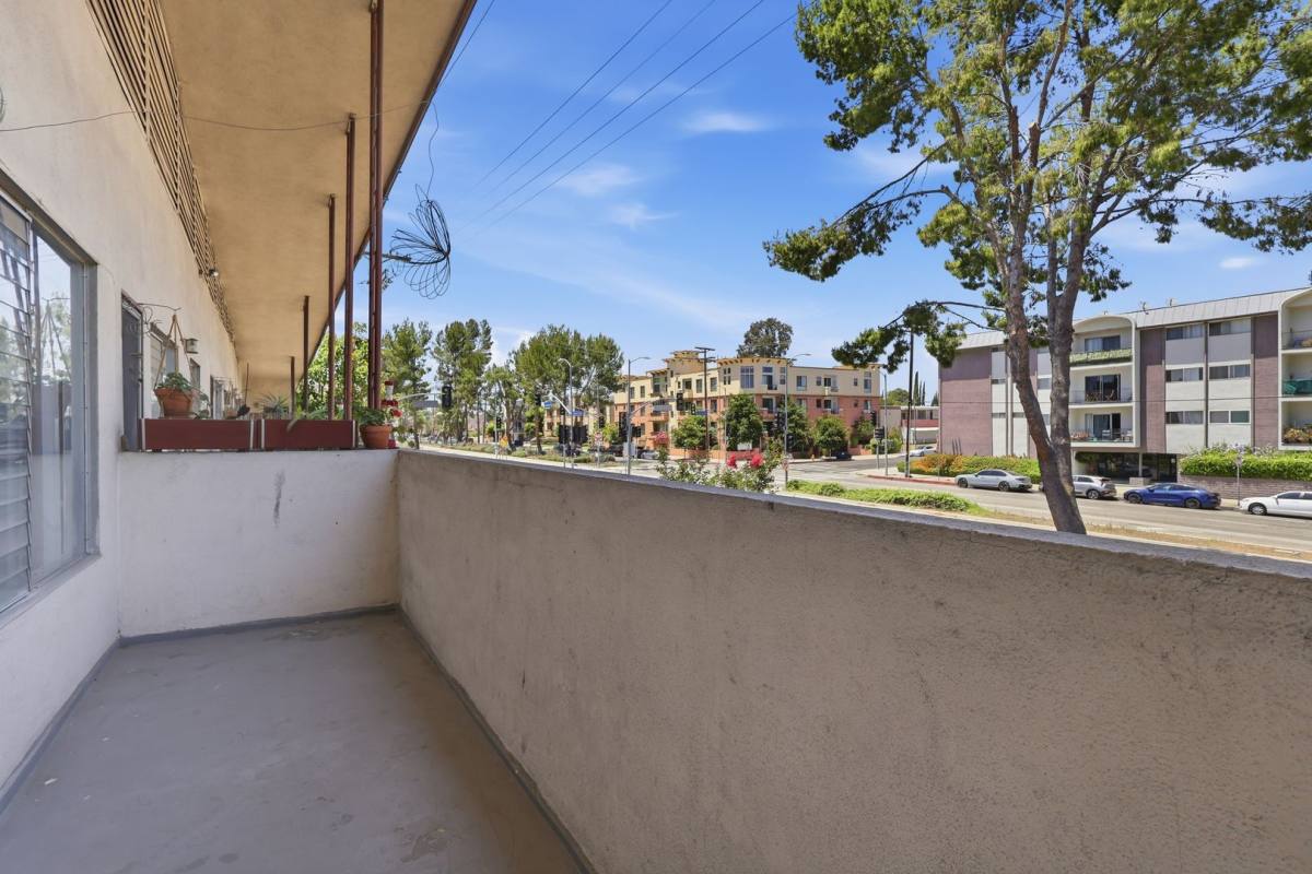 Apartment for rent at 12310-12320 Chandler Blvd, Valley Village, CA 91607