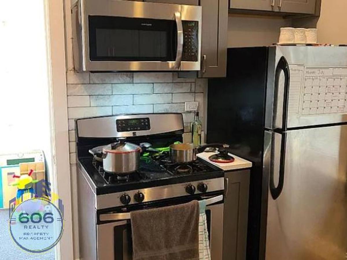 Apartment for rent at 5108 W Sunnyside #1, Chicago, IL 60630