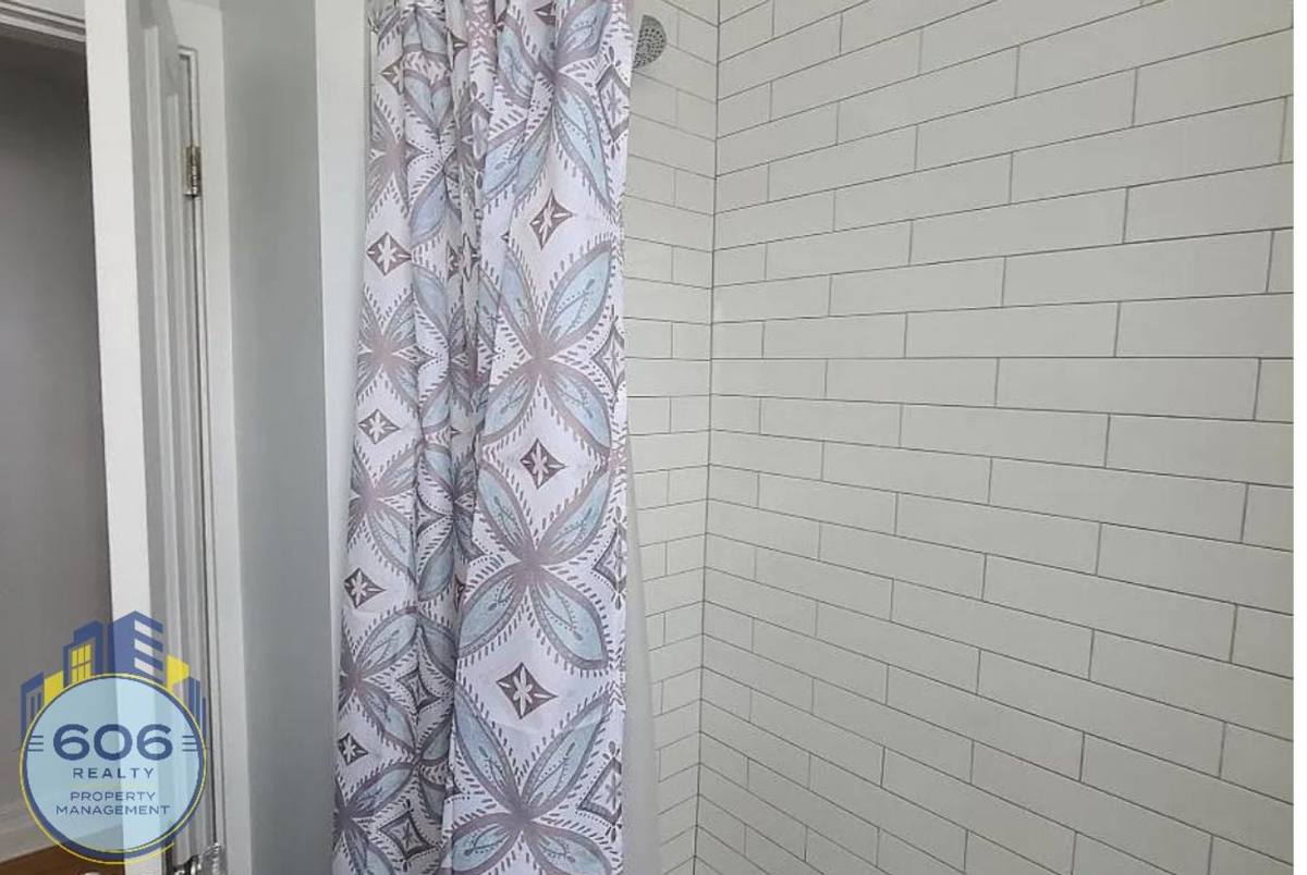 Apartment for rent at 5108 W Sunnyside #1, Chicago, IL 60630