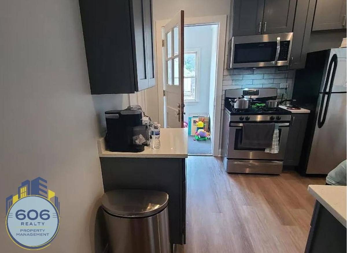 Apartment for rent at 5108 W Sunnyside #1, Chicago, IL 60630