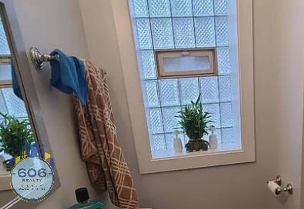 Apartment for rent at 5108 W Sunnyside #1, Chicago, IL 60630