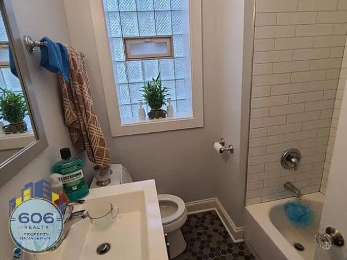 Apartment for rent at 5108 W Sunnyside #1, Chicago, IL 60630