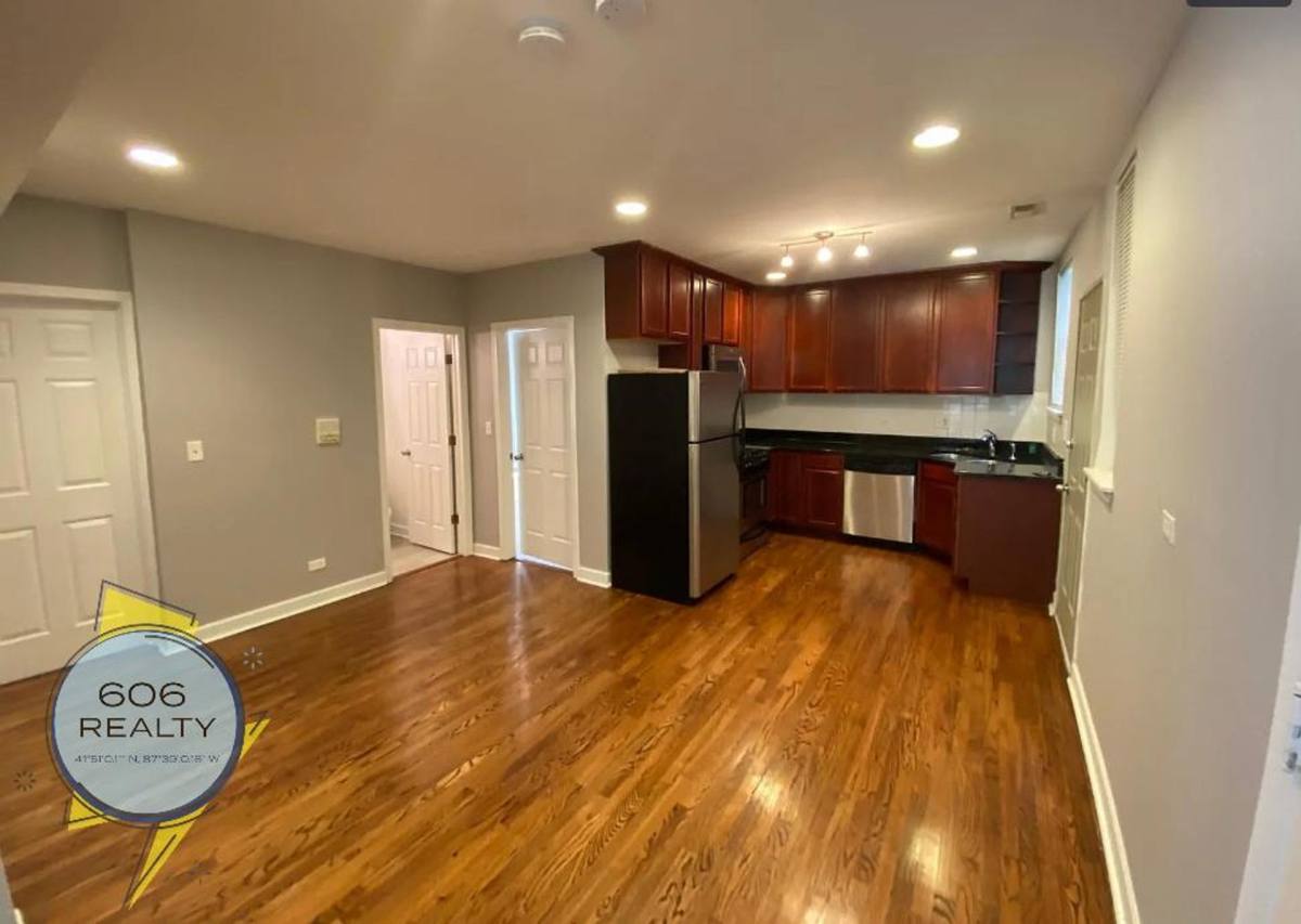 Apartment for rent at 6500-6504 N Washtenaw Ave, Chicago, IL 60645