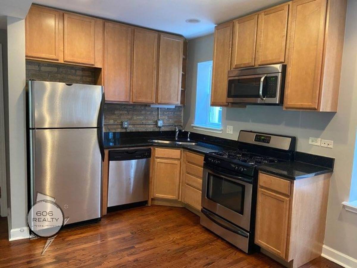 Apartment for rent at 6500-6504 N Washtenaw Ave, Chicago, IL 60645
