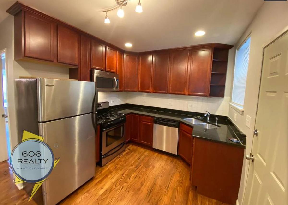 Apartment for rent at 6500-6504 N Washtenaw Ave, Chicago, IL 60645