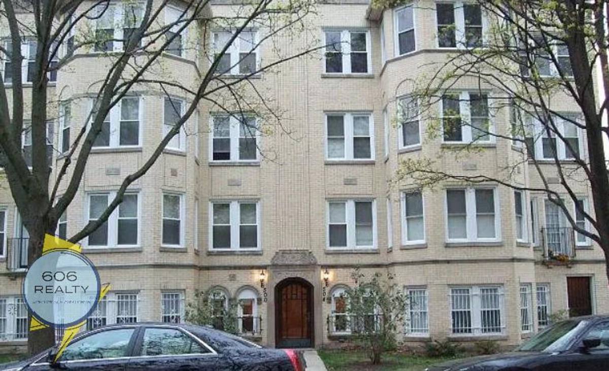 Apartment for rent at 6500-6504 N Washtenaw Ave, Chicago, IL 60645