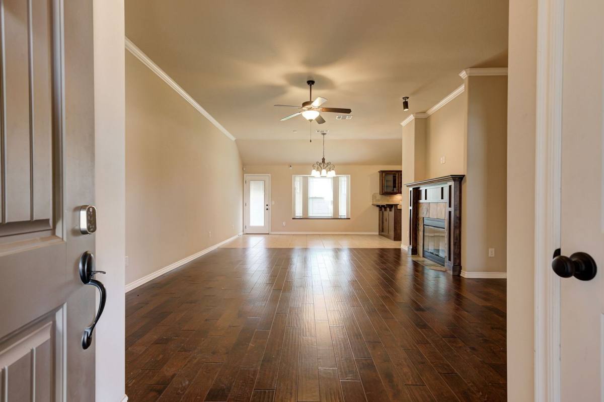 House for rent at 915 Lazywood Dr, Chickasha, OK 73018