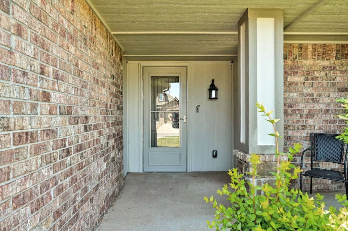 House for rent at 915 Lazywood Dr, Chickasha, OK 73018