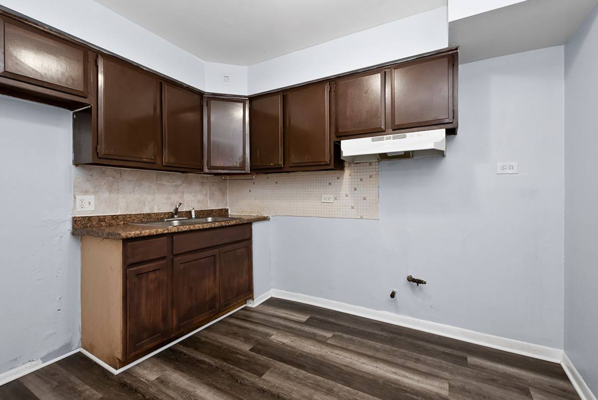 Apartment for rent at 7818-7820 S Shore Dr, Chicago, IL 60649