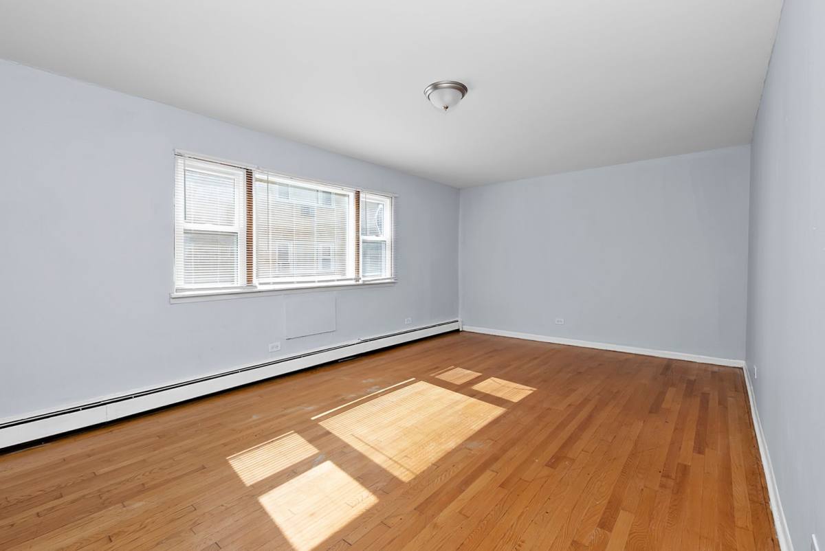 Apartment for rent at 7818-7820 S Shore Dr, Chicago, IL 60649