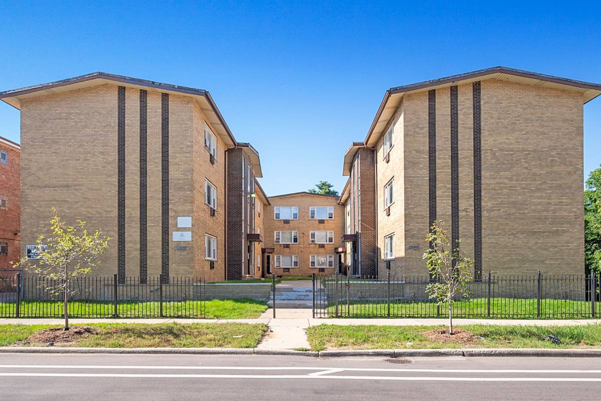 Apartment for rent at 7818-7820 S Shore Dr, Chicago, IL 60649