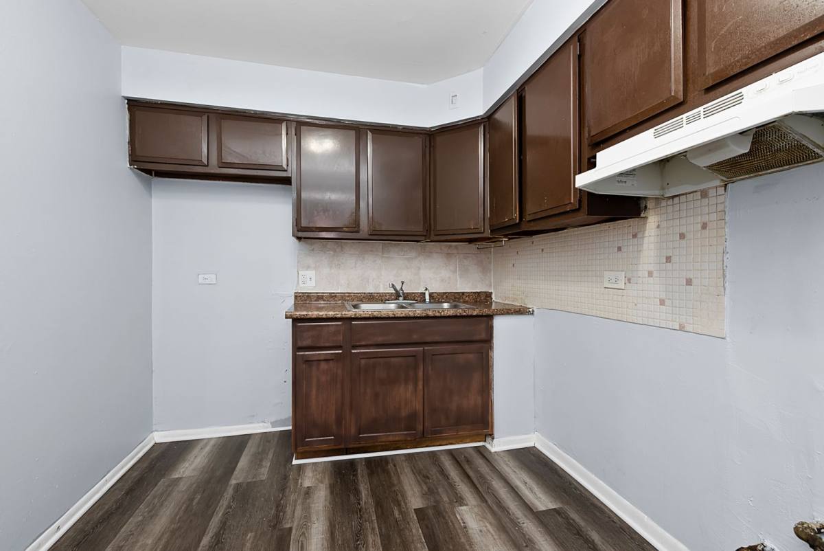 Apartment for rent at 7818-7820 S Shore Dr, Chicago, IL 60649