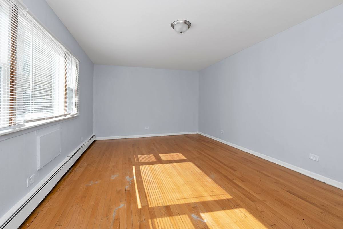 Apartment for rent at 7818-7820 S Shore Dr, Chicago, IL 60649