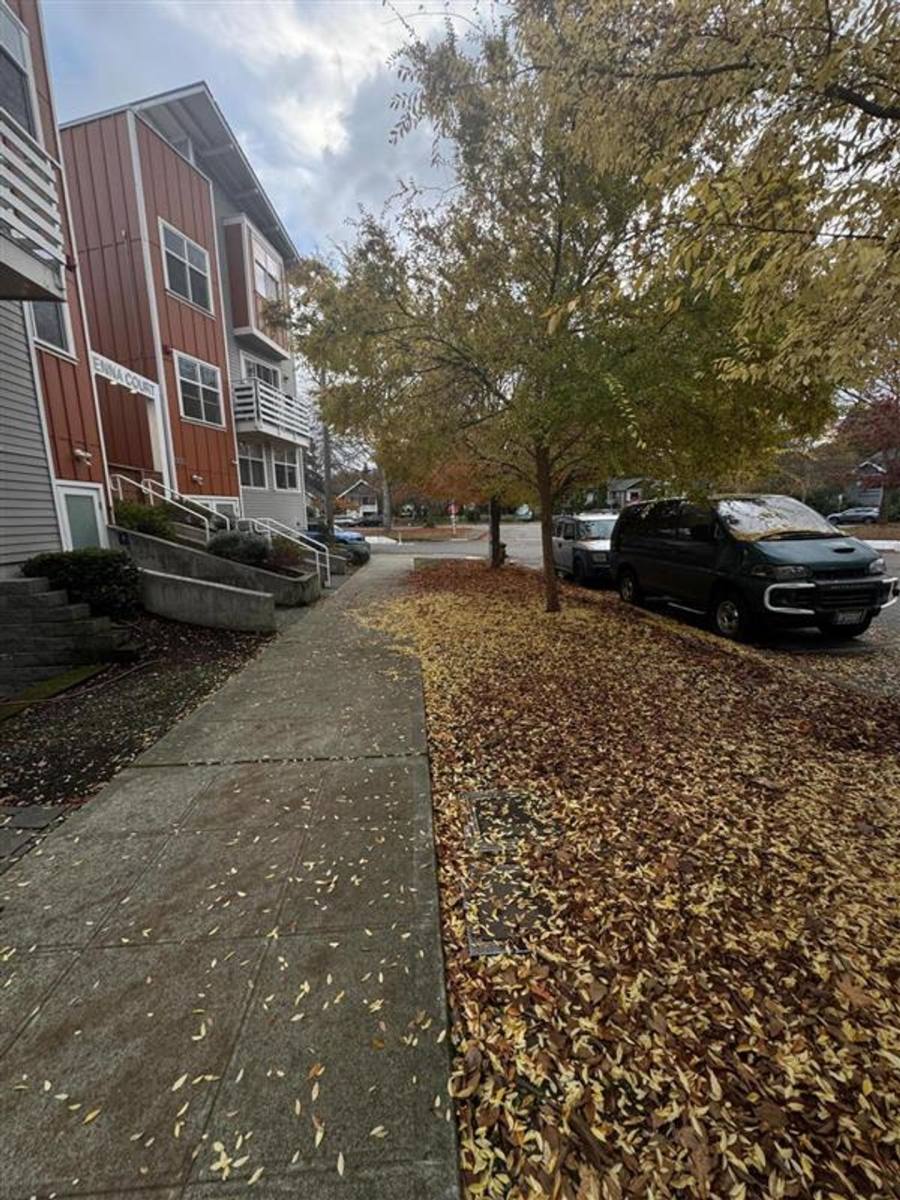 Apartment for rent at 900 NE Ravenna Blvd, Seattle, WA 98115