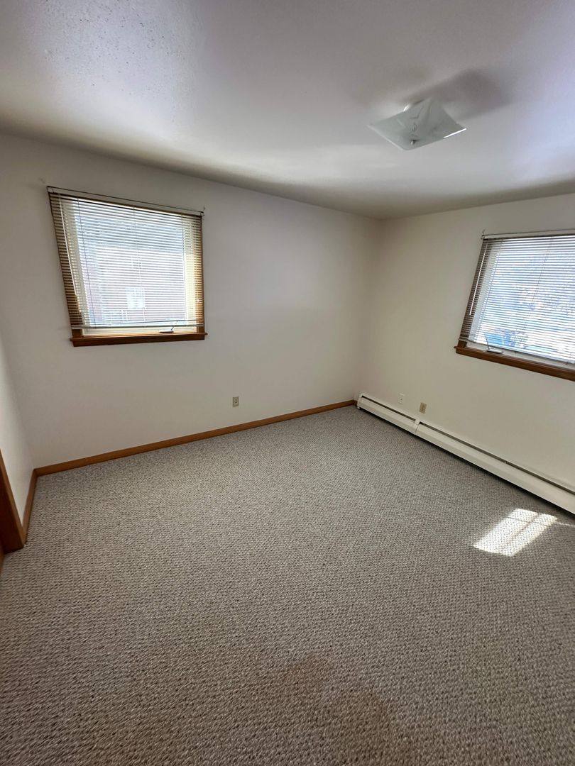 Apartment for rent at 407 S Tennessee Ave, Mason City, IA 50401