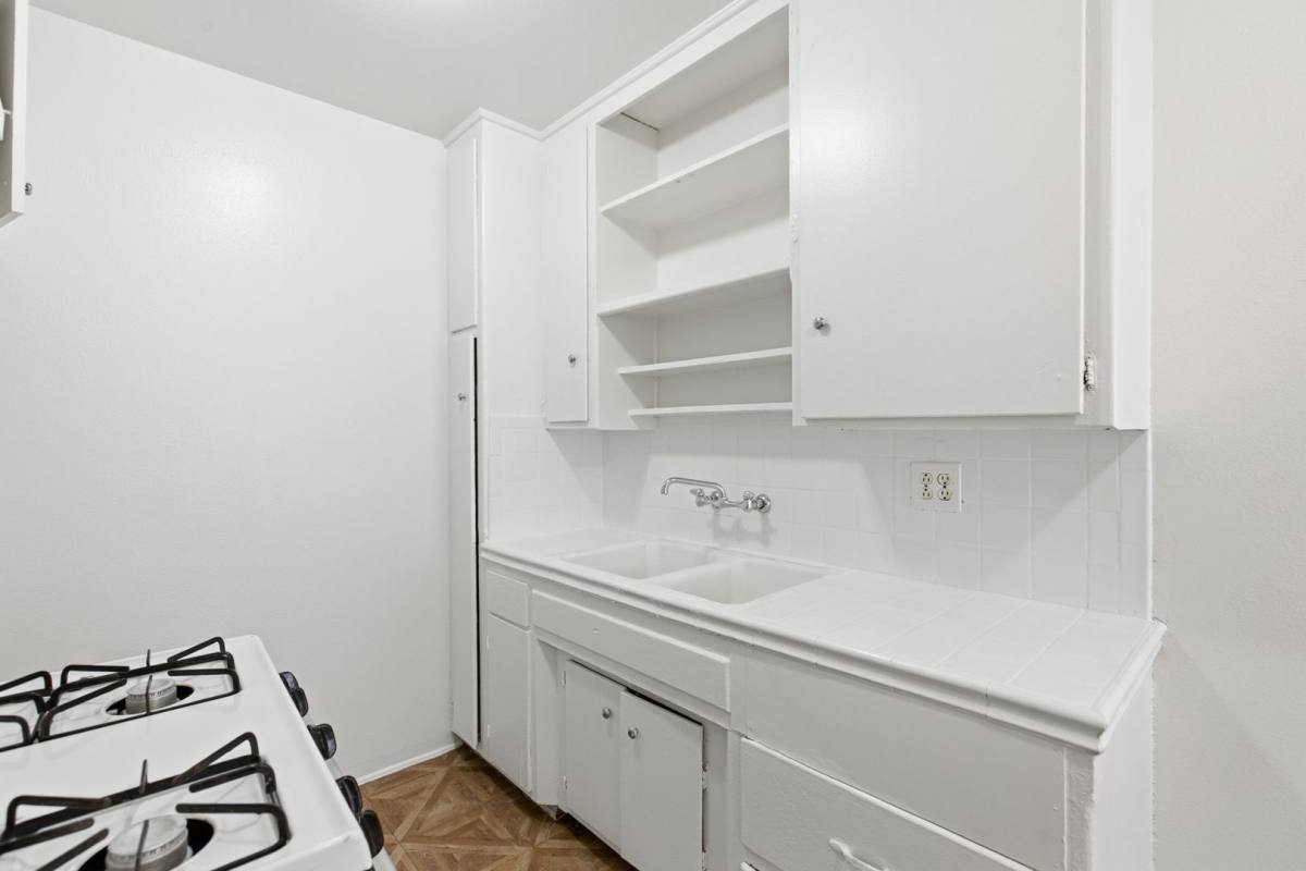Apartment for rent at 1425 Cedar Ave, Long Beach, CA 90813