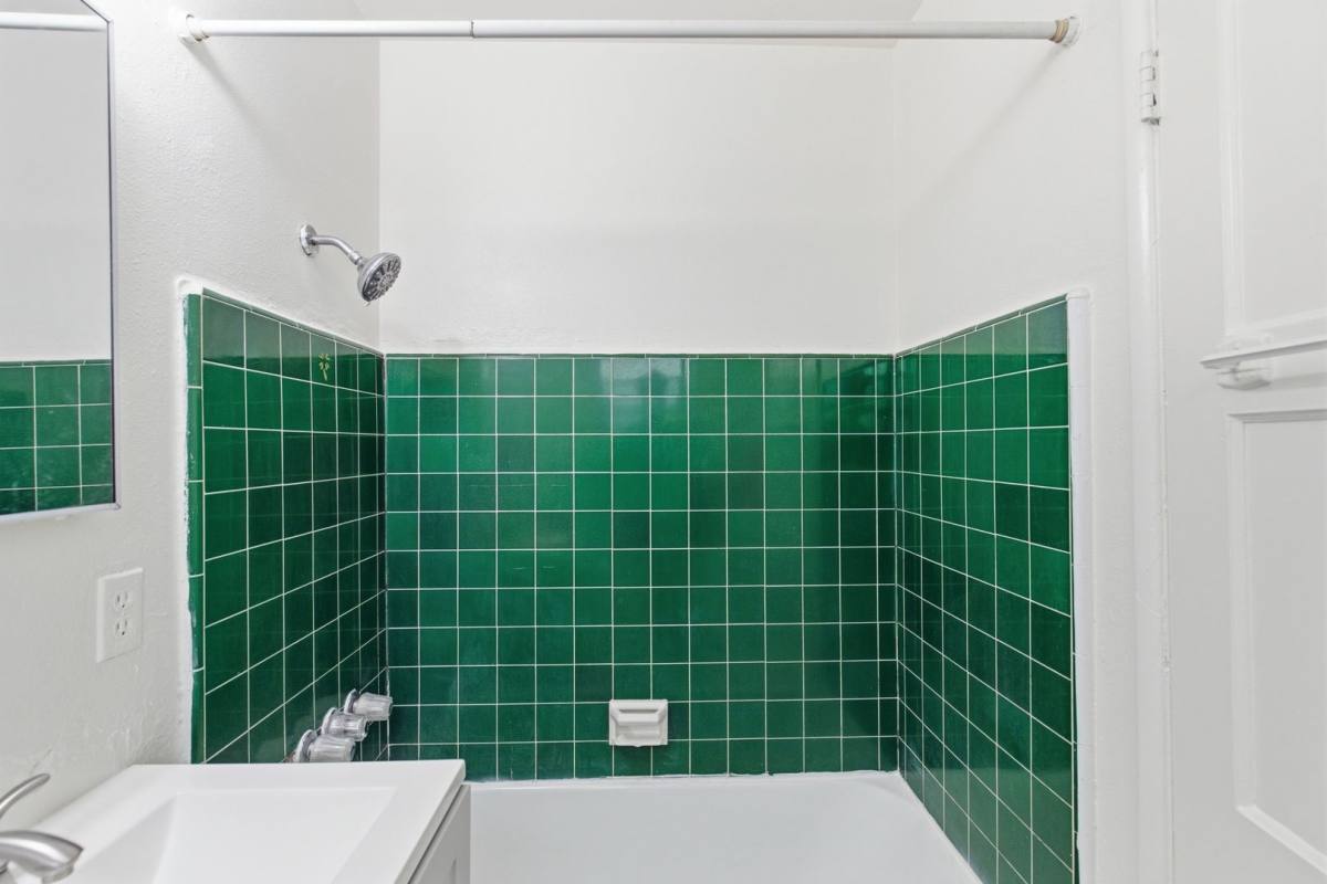 Apartment for rent at 1425 Cedar Ave, Long Beach, CA 90813