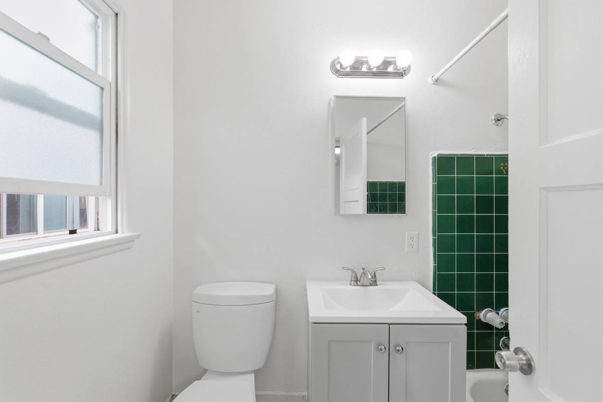 Apartment for rent at 1425 Cedar Ave, Long Beach, CA 90813