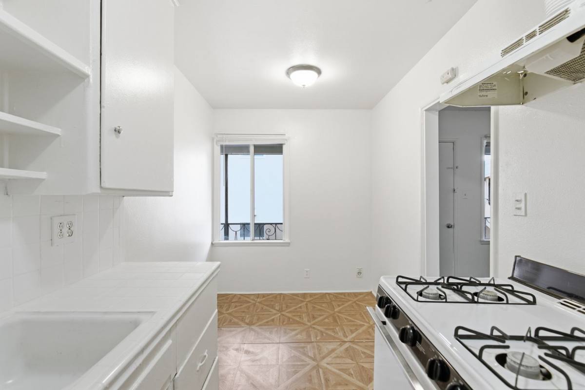 Apartment for rent at 1425 Cedar Ave, Long Beach, CA 90813