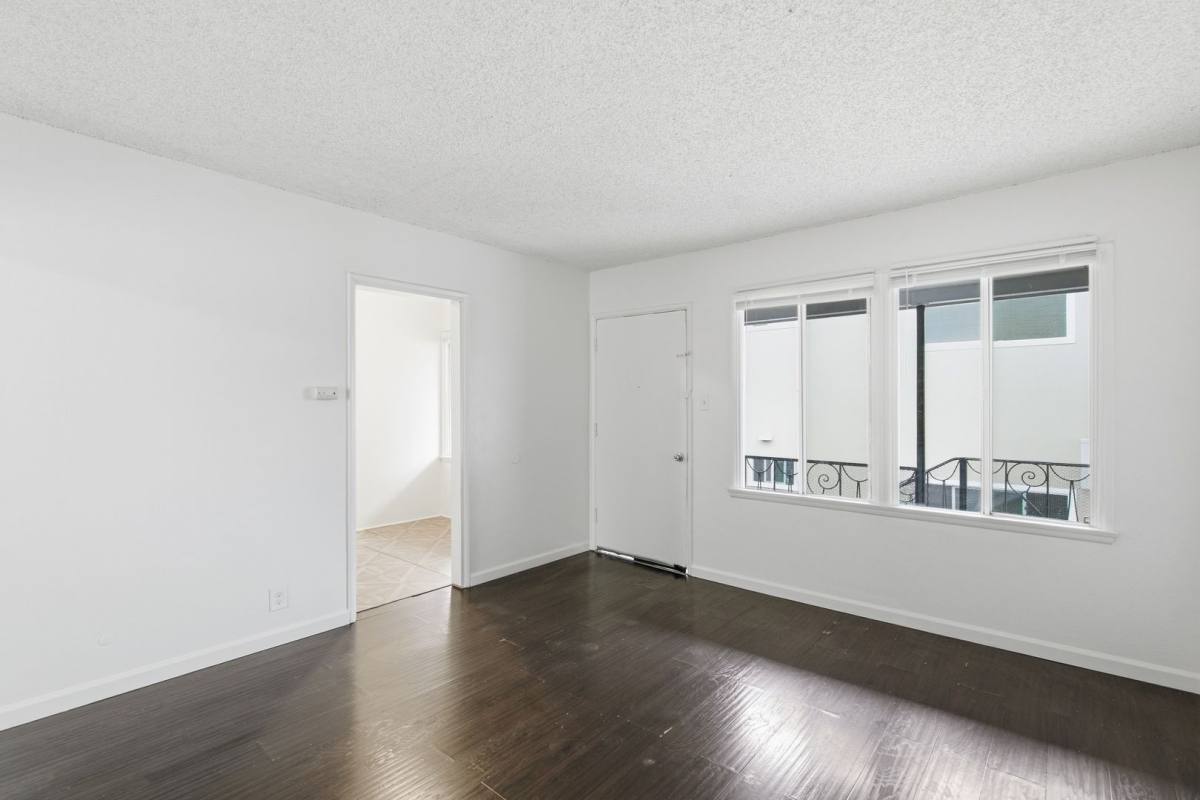 Apartment for rent at 1425 Cedar Ave, Long Beach, CA 90813