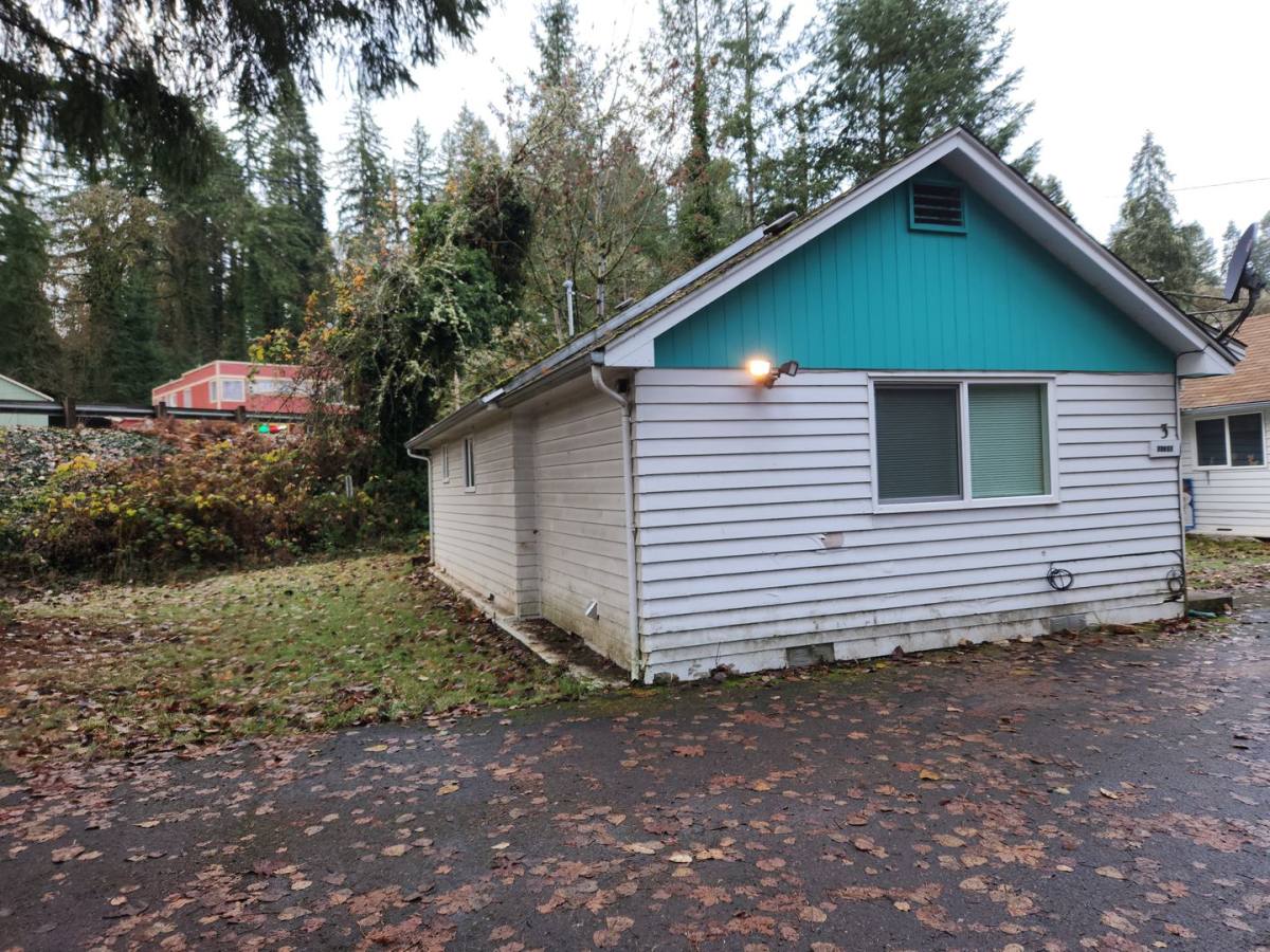 House for rent at 40199 Highway, Sweet Home, OR 97386