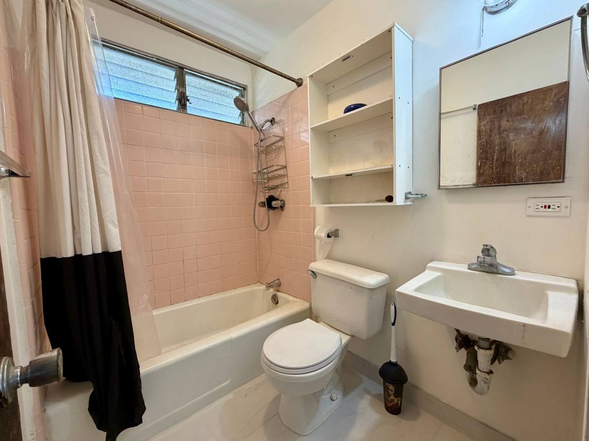 Apartment for rent at 908 Prospect St #3, Honolulu, HI 96822