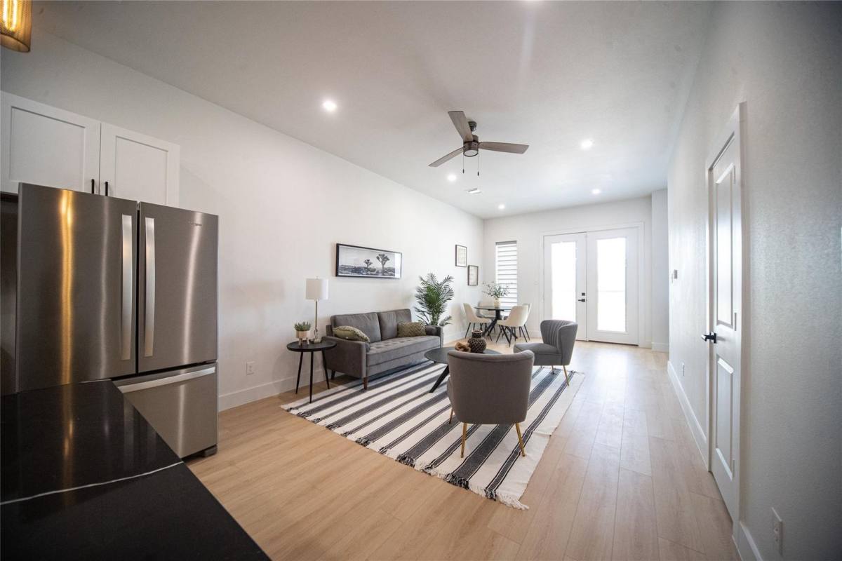 Townhouse for rent at 240 Urbane Crest Dr, Fort Worth, TX 76107