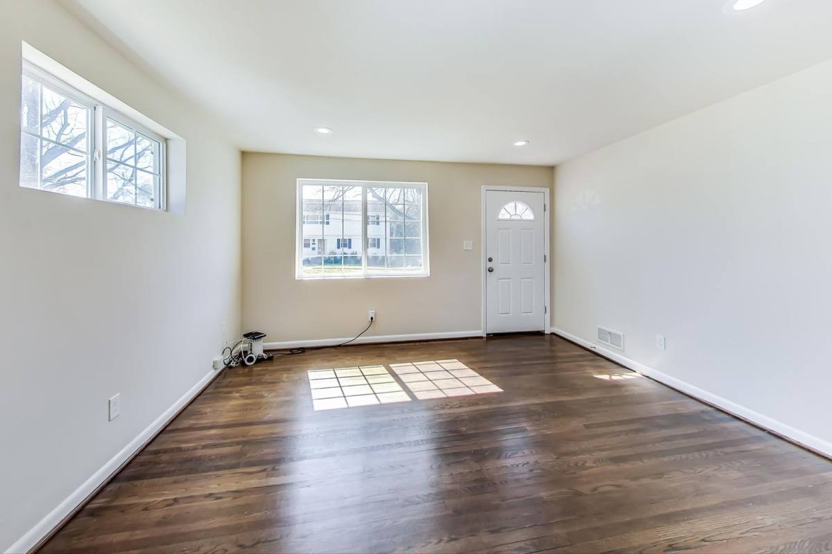 House for rent at 4617 Creek Shore Dr, Rockville, MD 20852