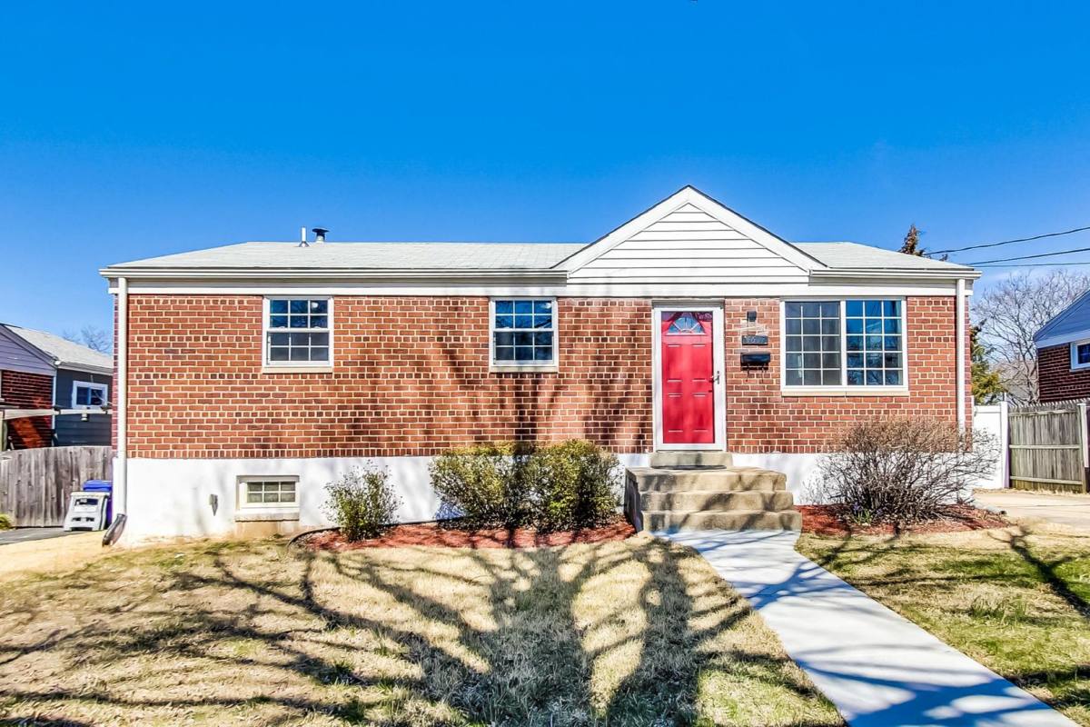 House for rent at 4617 Creek Shore Dr, Rockville, MD 20852