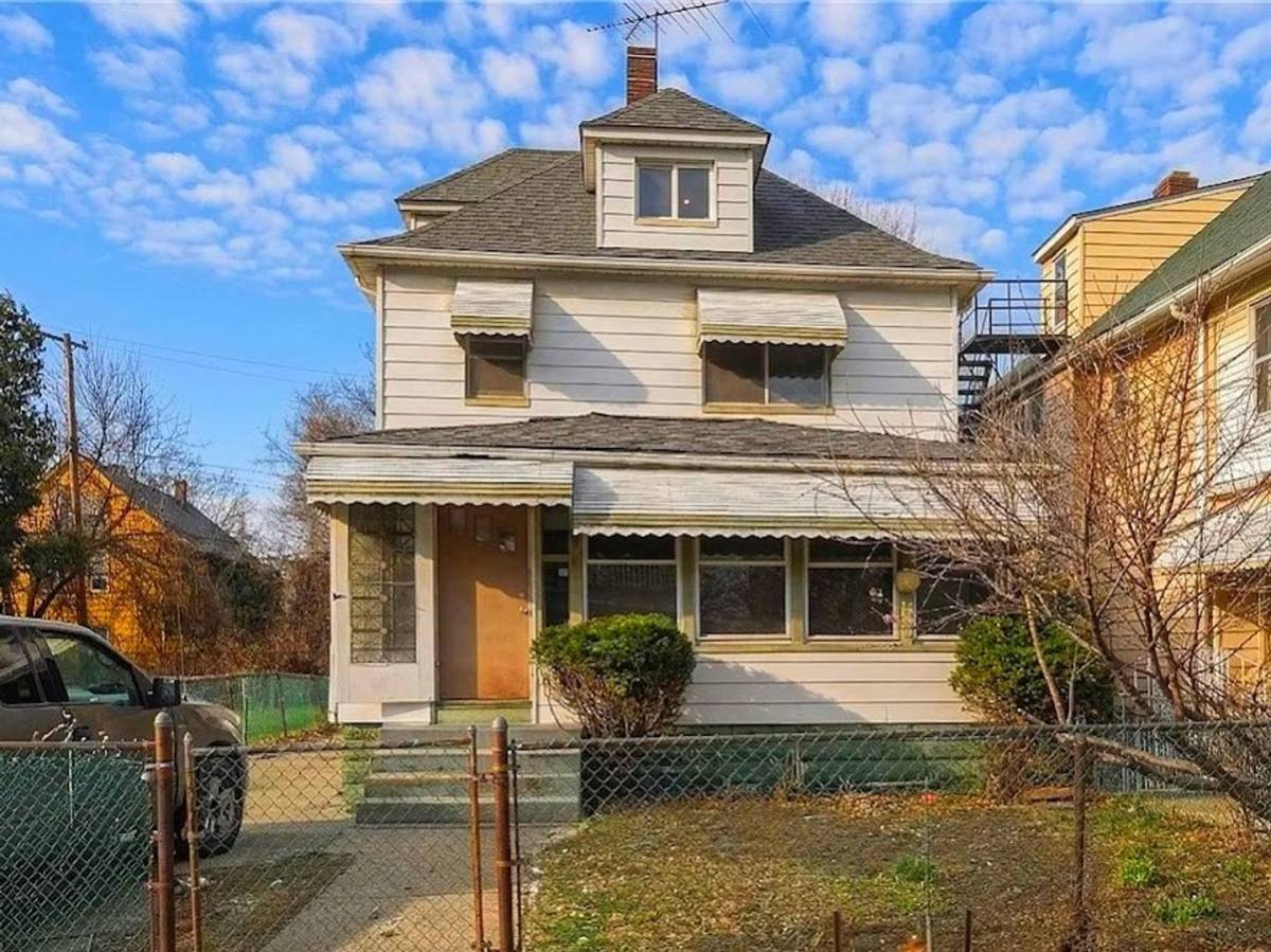 House for rent at 686 E 92nd St, Cleveland, OH 44108