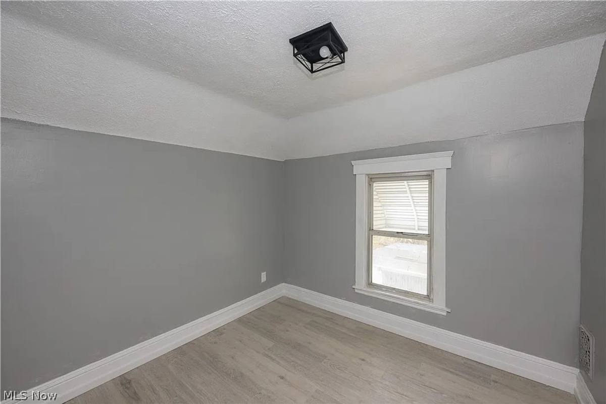 House for rent at 686 E 92nd St, Cleveland, OH 44108