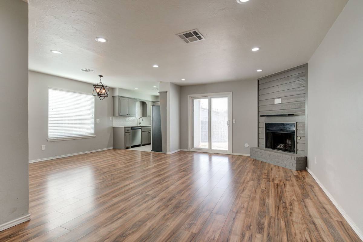 House for rent at 429 Belmont Dr, Edmond, OK 73034