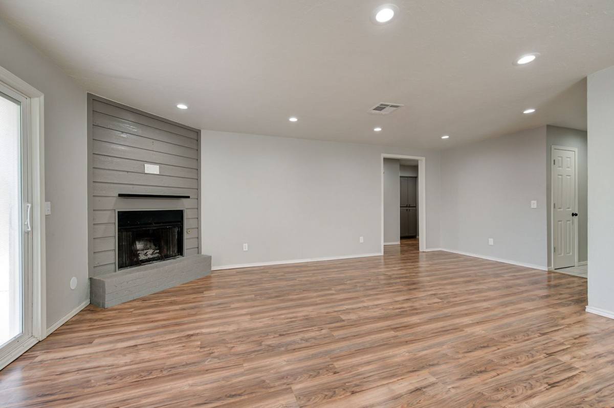 House for rent at 429 Belmont Dr, Edmond, OK 73034