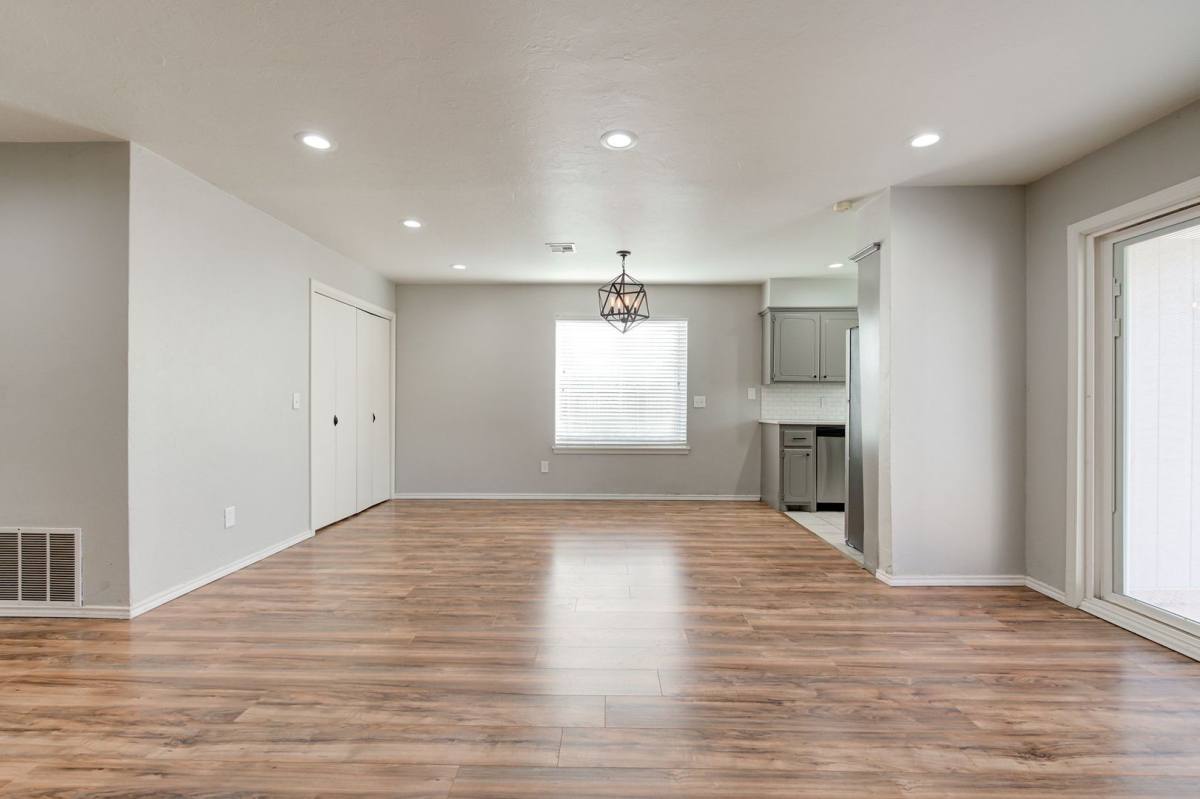 House for rent at 429 Belmont Dr, Edmond, OK 73034