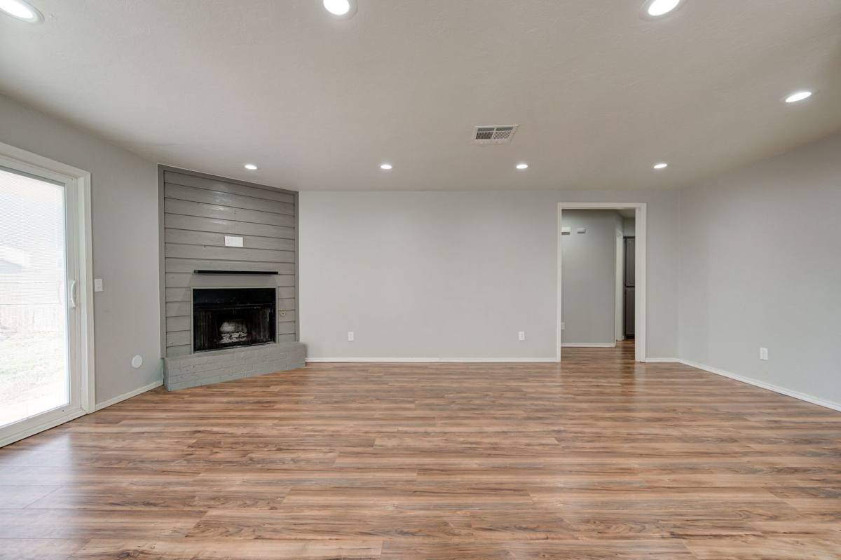House for rent at 429 Belmont Dr, Edmond, OK 73034