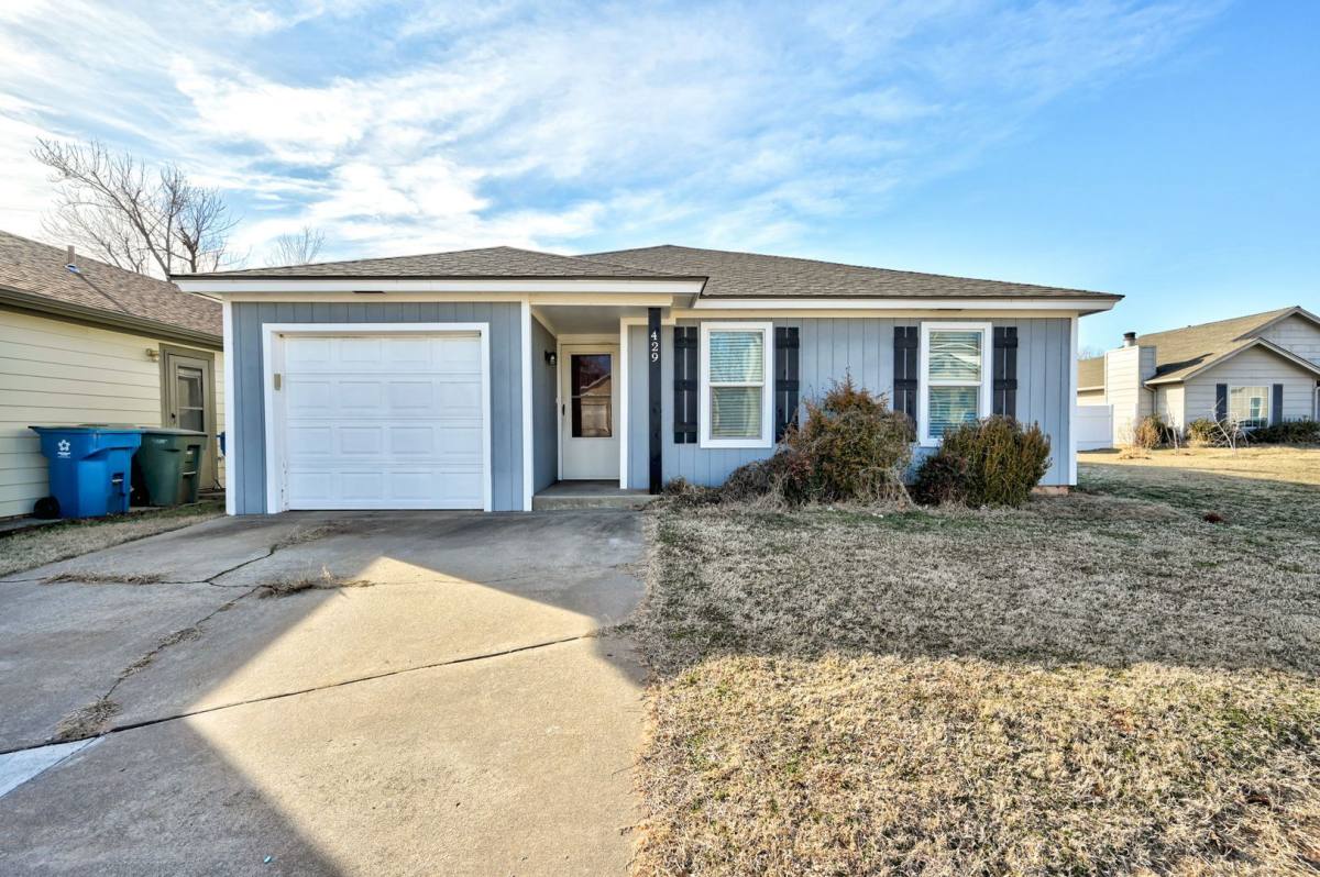 House for rent at 429 Belmont Dr, Edmond, OK 73034