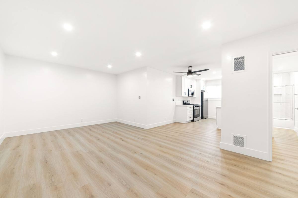 Apartment for rent at 3844 Potomac Ave, Los Angeles, CA 90008