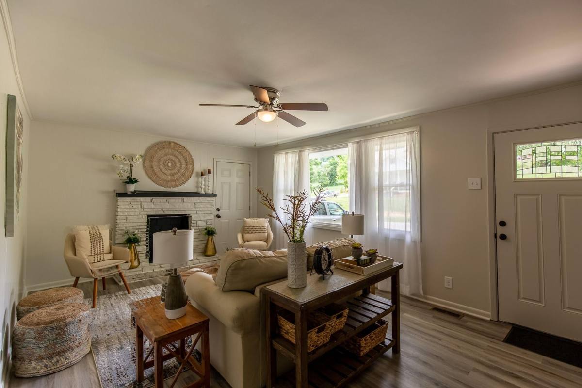 House for rent at 432 Cypress St, Mount Carmel, TN 37645