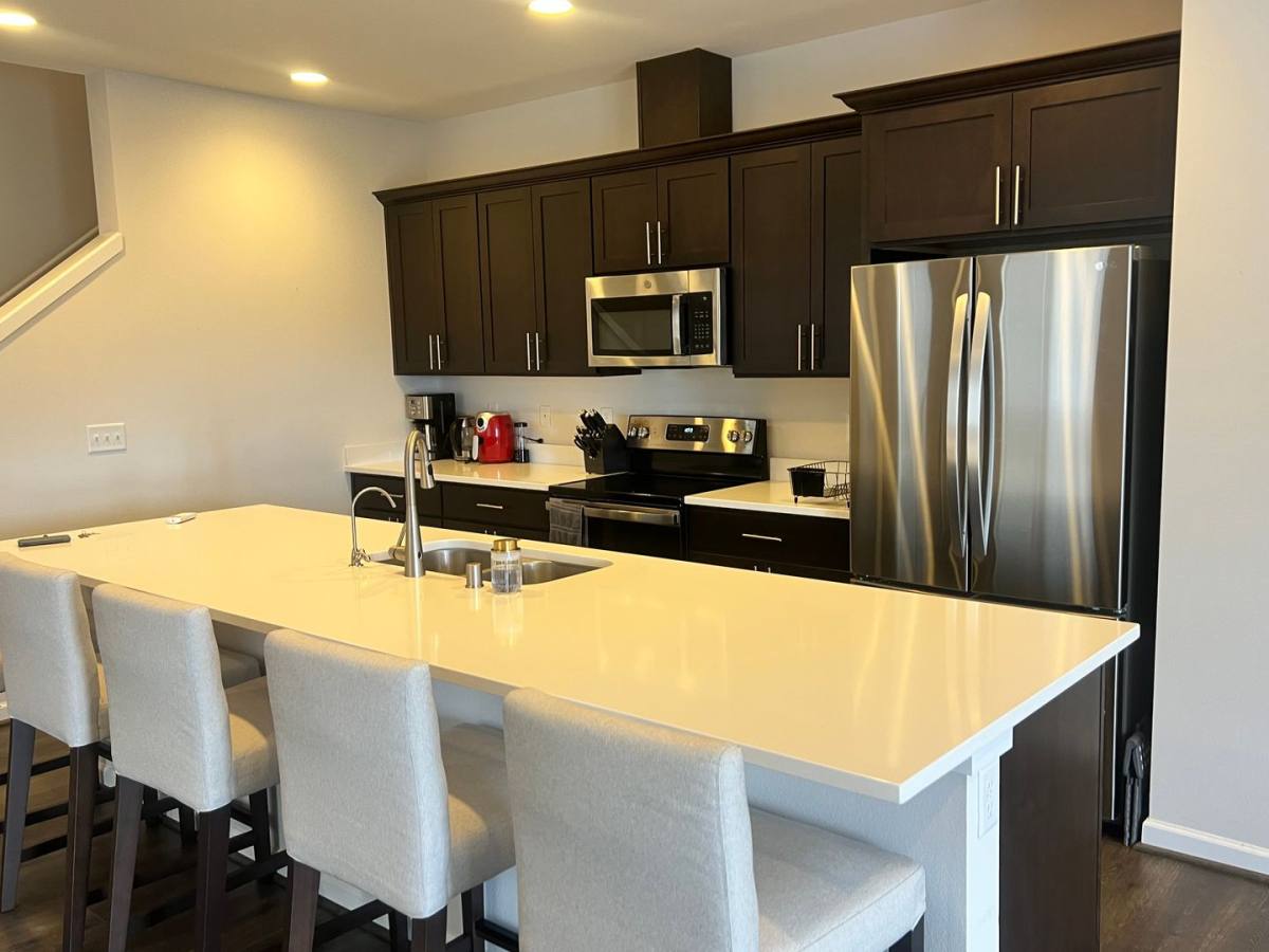 Townhouse for rent at 22328 88th Way S, Kent, WA 98031