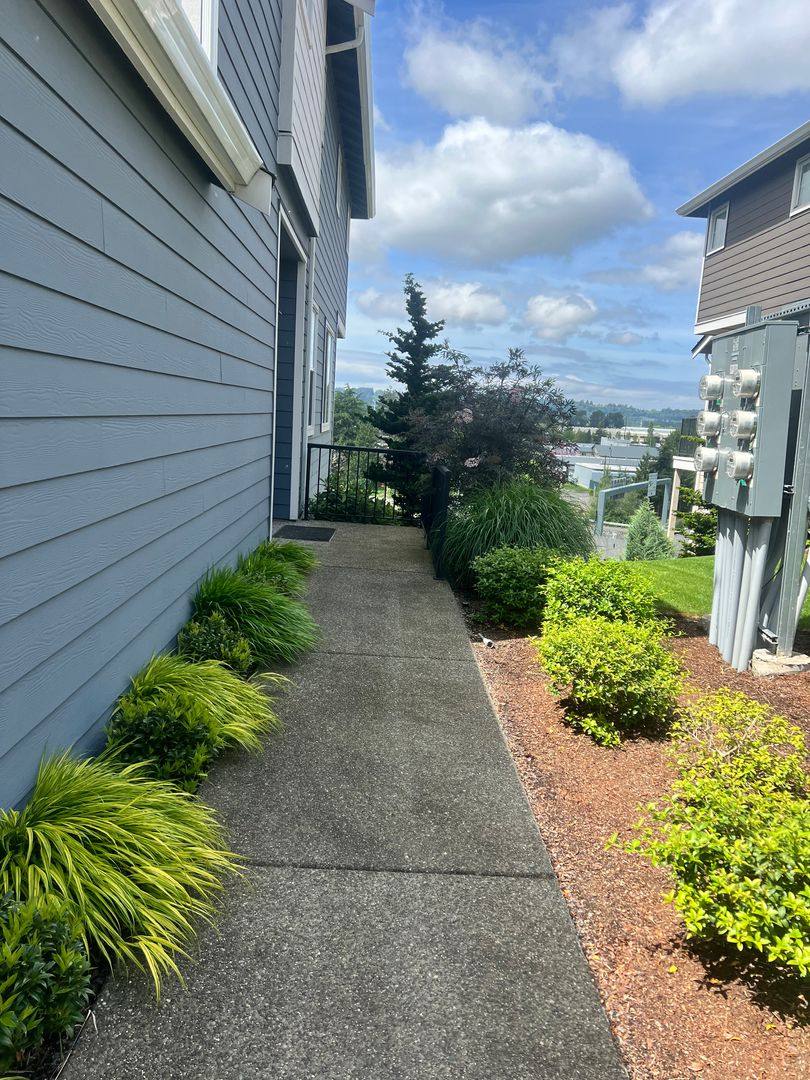Townhouse for rent at 22328 88th Way S, Kent, WA 98031